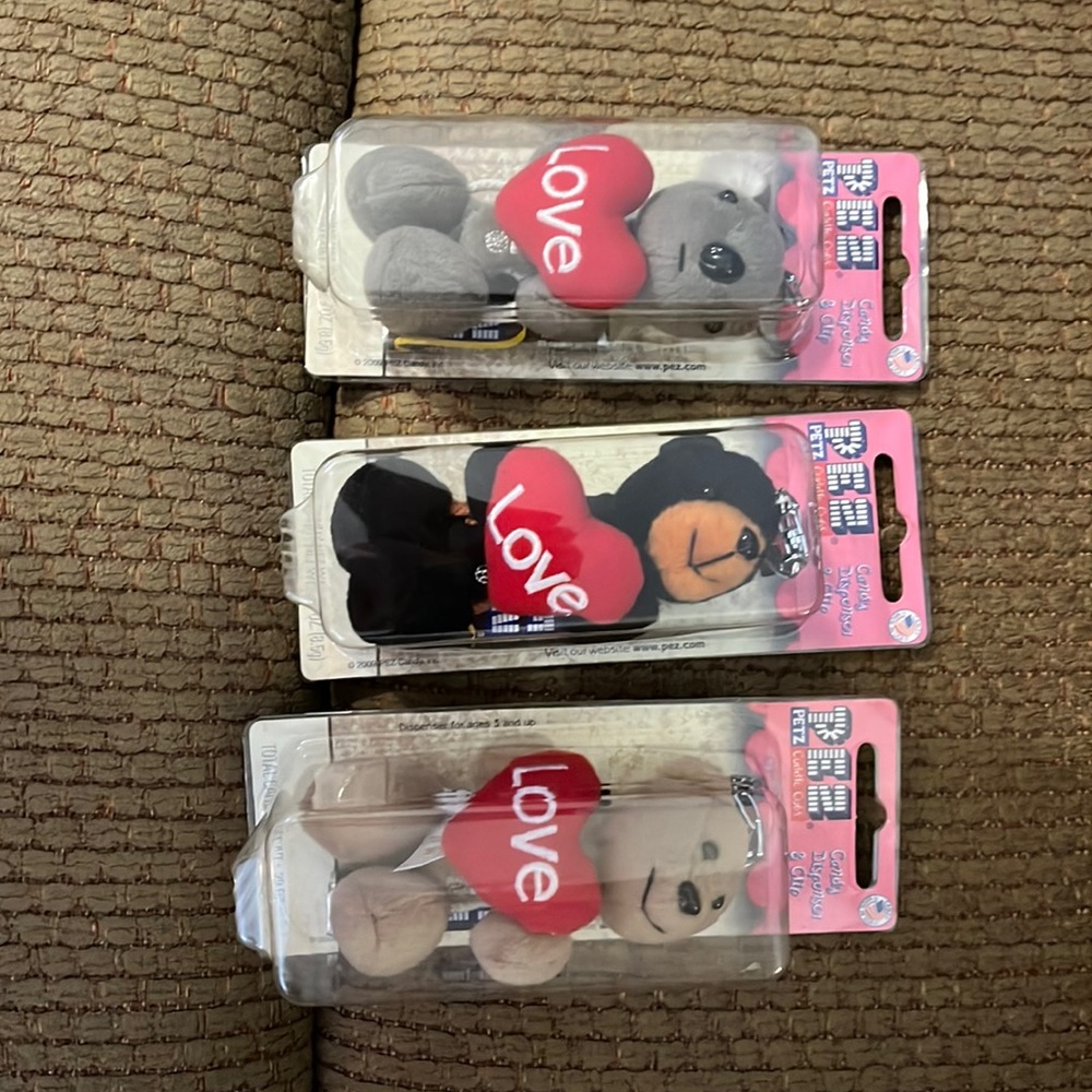 Vintage cuddle pups pez in package